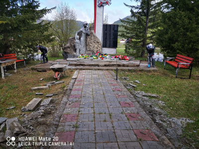 Ремонт памятника воинам ВОВ в селе Огневка
